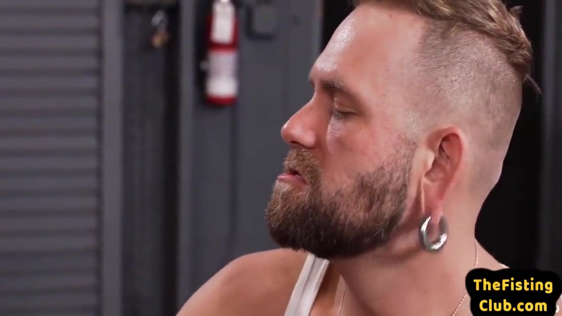 Rimmed Stud Assfisted By Car Mechanic After Ass Licking 7 Min With Gay Porn