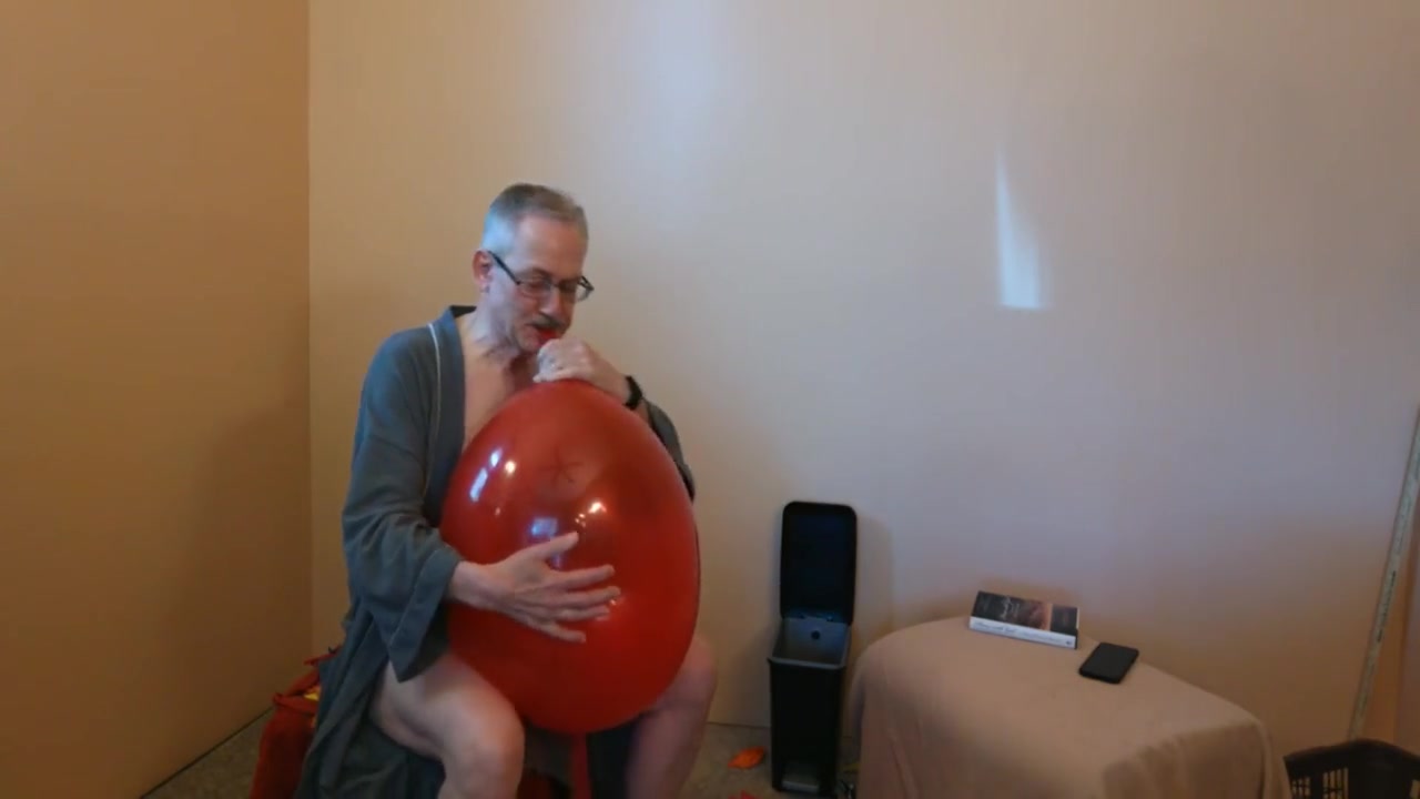 92 2 - Red Tuf-tex 24 Balloon Pop Jo Cum
