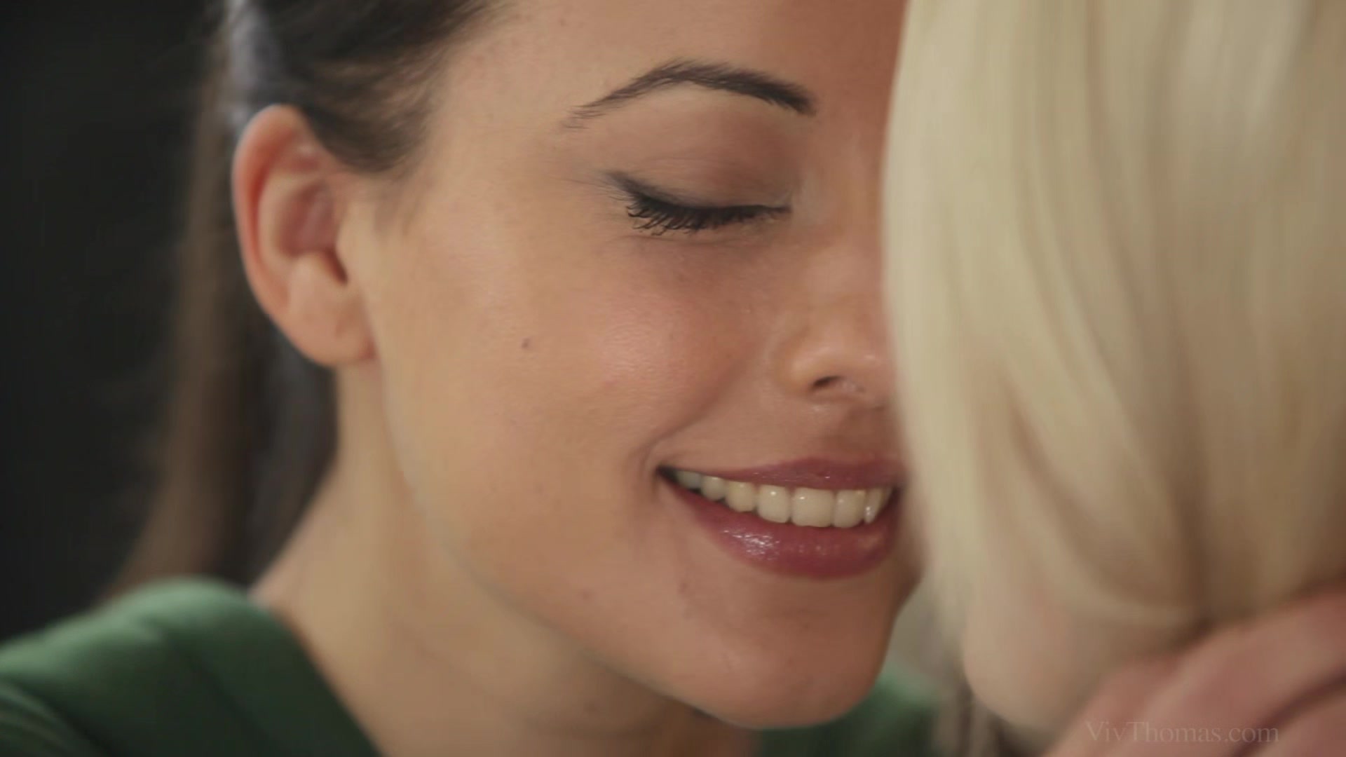 Velvety Feel - Lorena Garcia & Sweet Cat - VivThomas