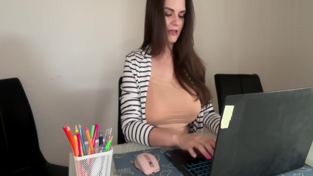 Stepmother Made A Huge Cum When She Was Caught By Her Stepson 11 Min