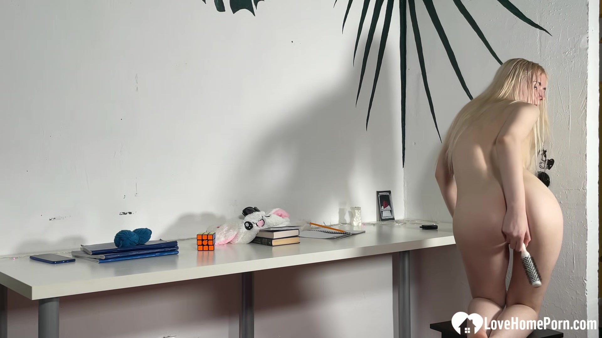 Blonde teen 18+ cannot stop drilling herself on camera