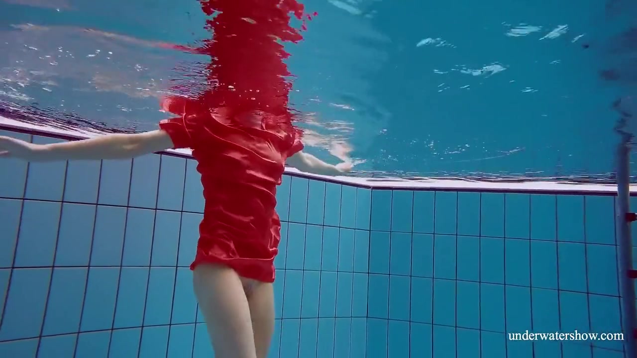 Sexy Naked Twat Avenna Swims Nude In The Pool