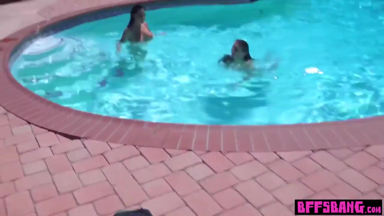 Laney Grey, Gianna Grey And Gia Derza In 18yo Swimmers Celebrating On A Big Male Pole