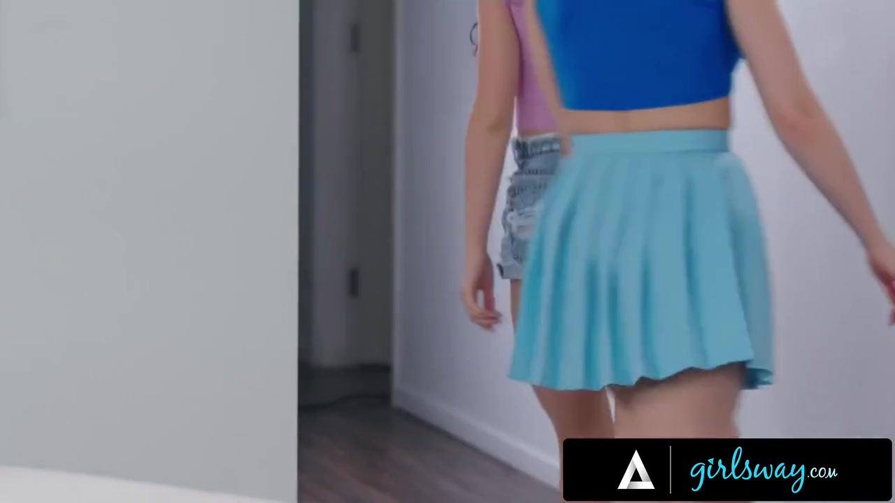 Charly Summer And Jewelz Blu - Hot Lesbian Gamer Bangs Her Bestie