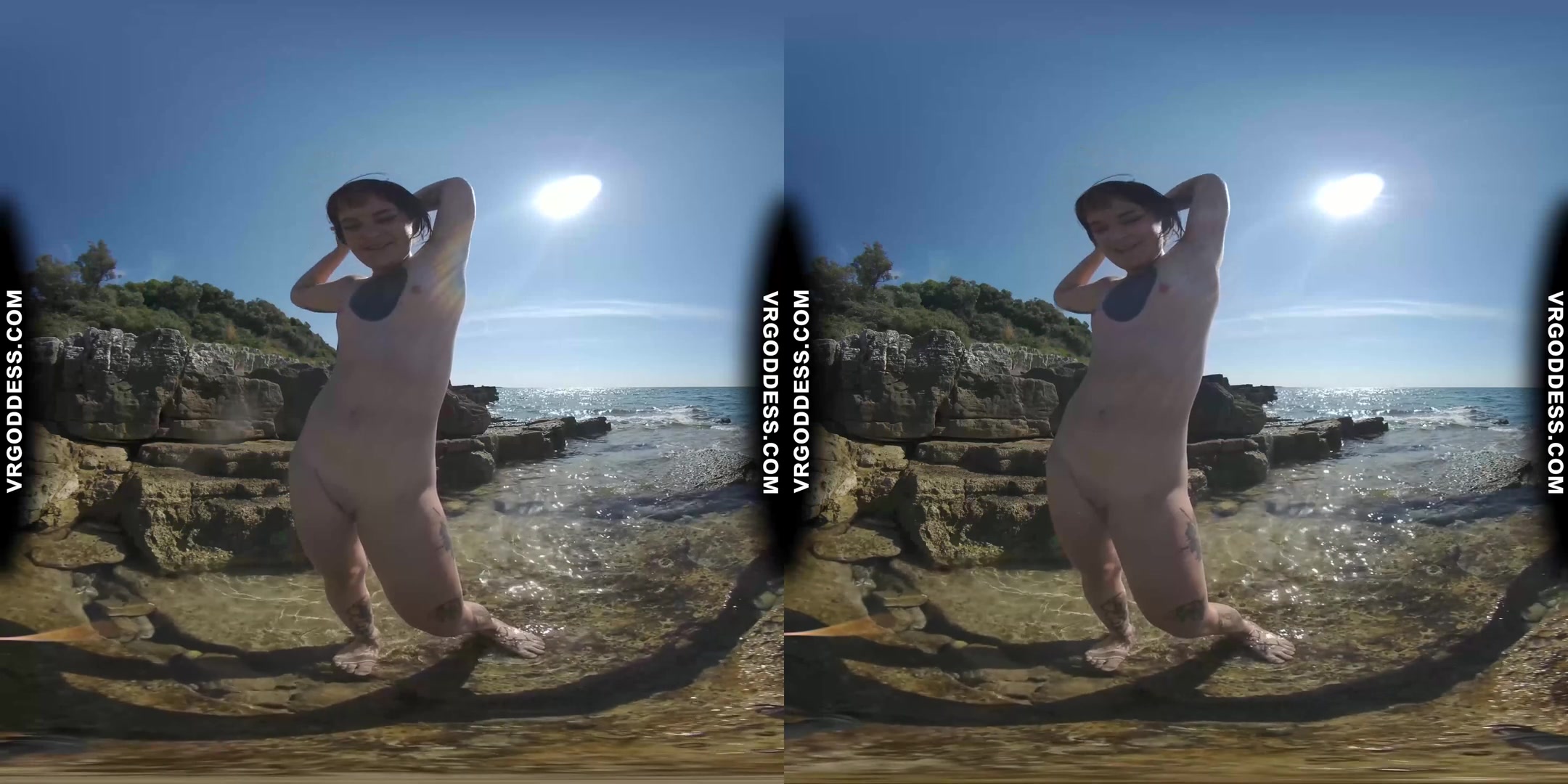 Tattooed Brille Skinny Dipping In The Ocean While On Vacation Jilling