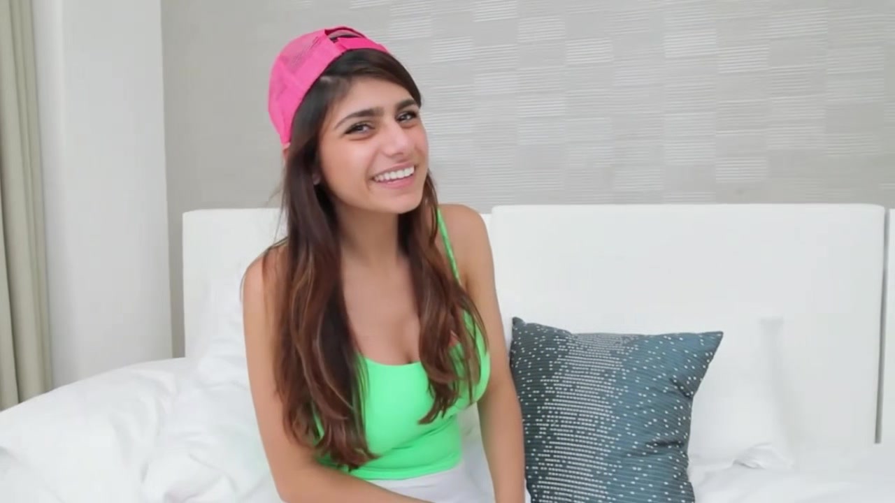 charming Mia Khalifa one on one