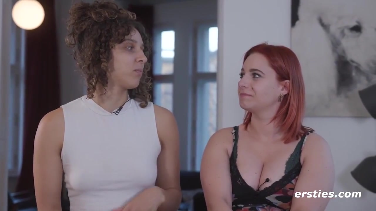 Nasses Squirting-erlebnis Mit Emma Und Juli