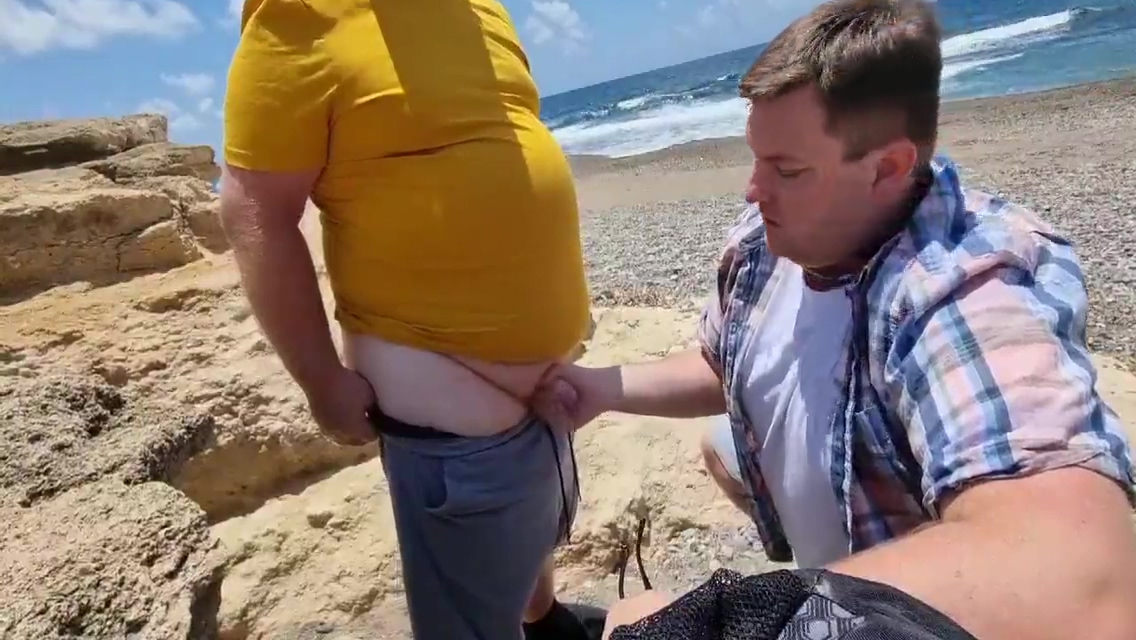Wanking On The Beach 5 Min