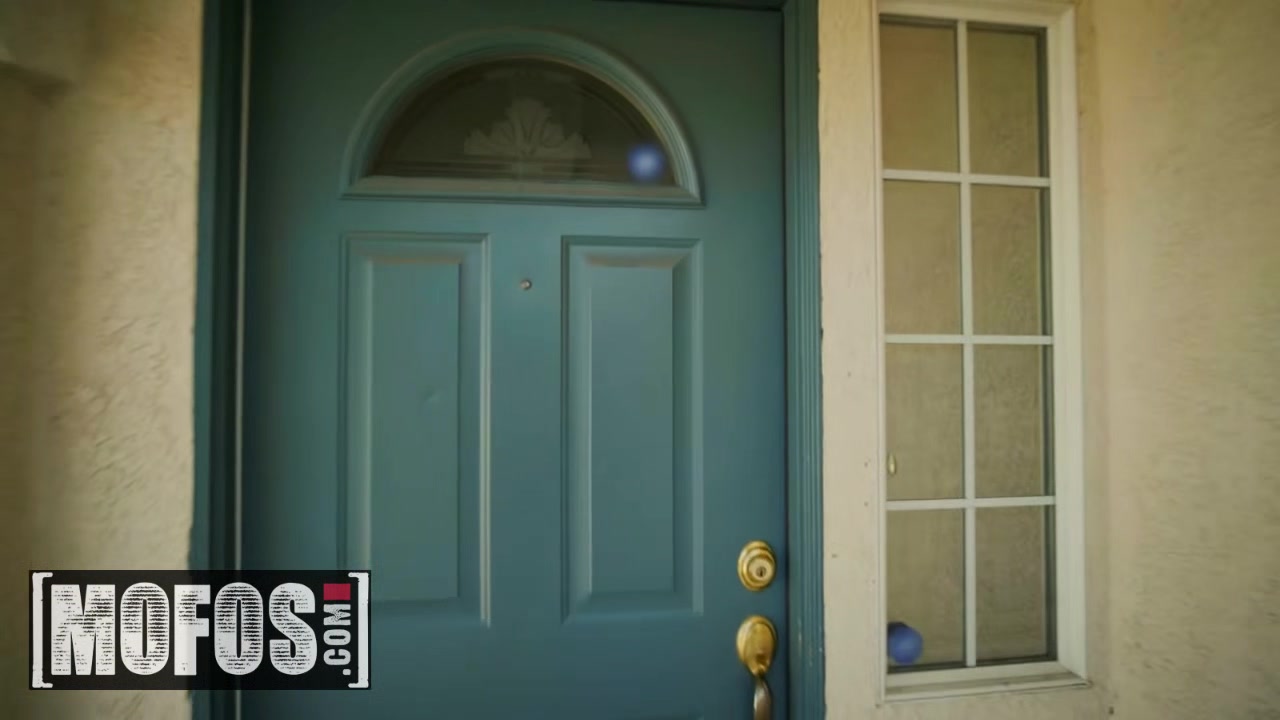 MOFOS Main Channel - Bonnie Rotten - Bonnie Bonds With Her Neighbor