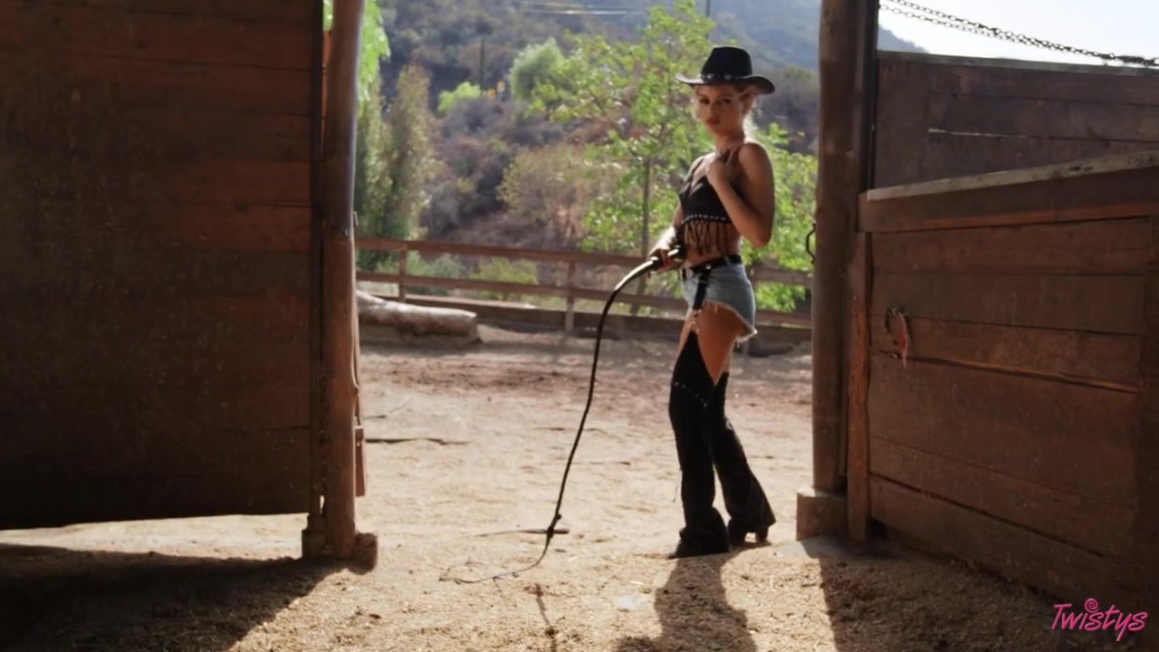 Destiny Cruz in November Totm Lady Of The Canyon - TwistysNetwork