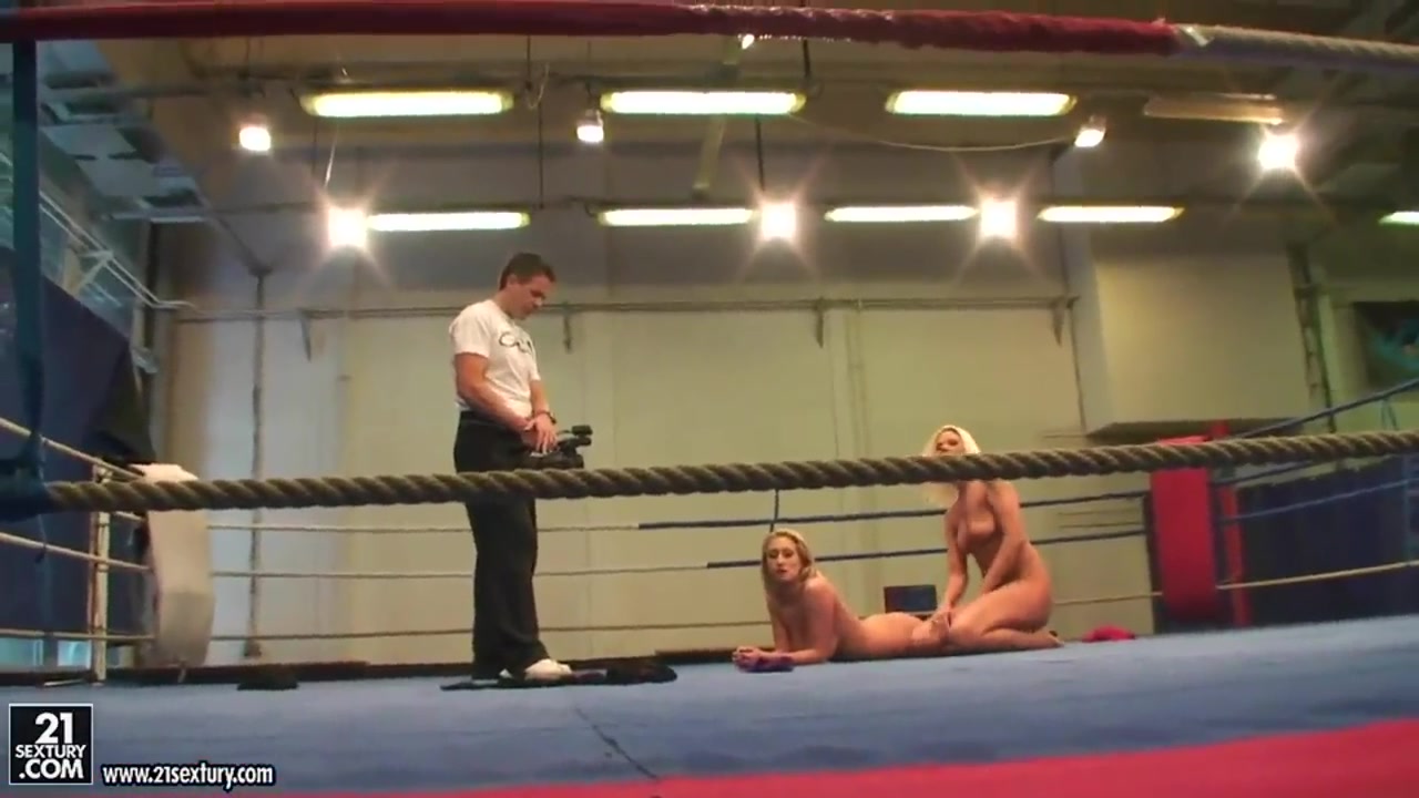 Simony Diamond fighting with a friend a pleasing her
