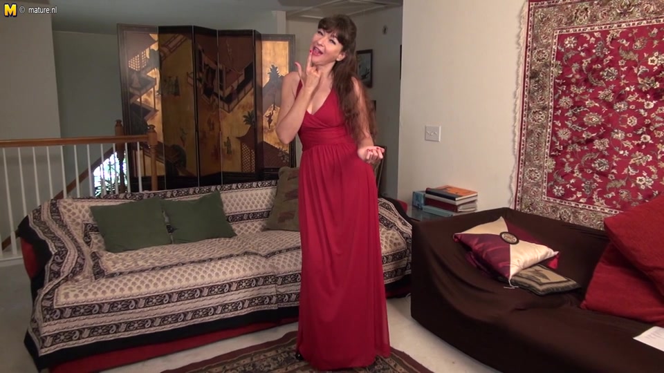 Horny American Lady Playing With Her Wet Pussy - MatureNL