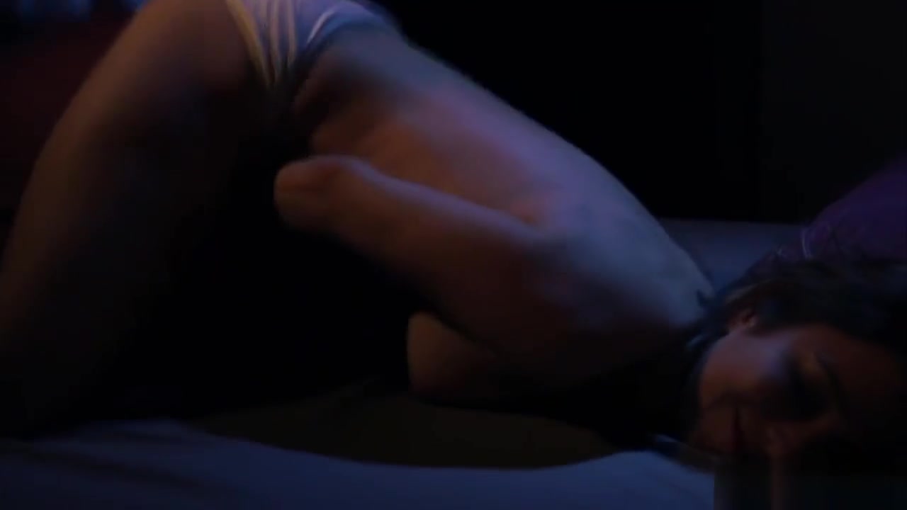 Curvy vixen playing with sex toys