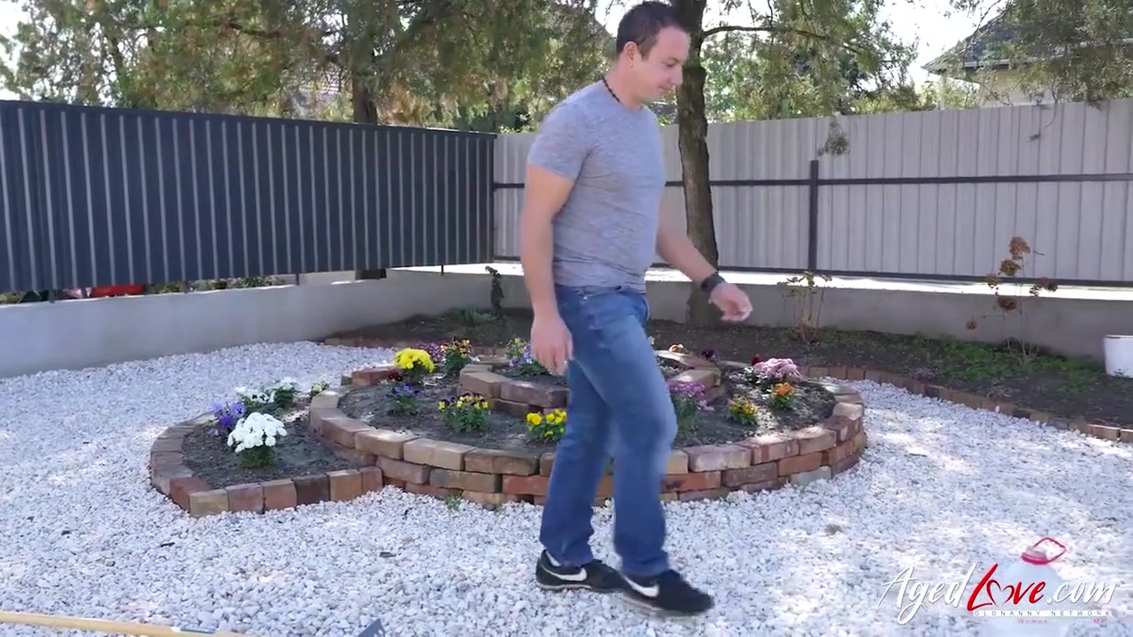 Shoves His Penis Into Arwens Mouth