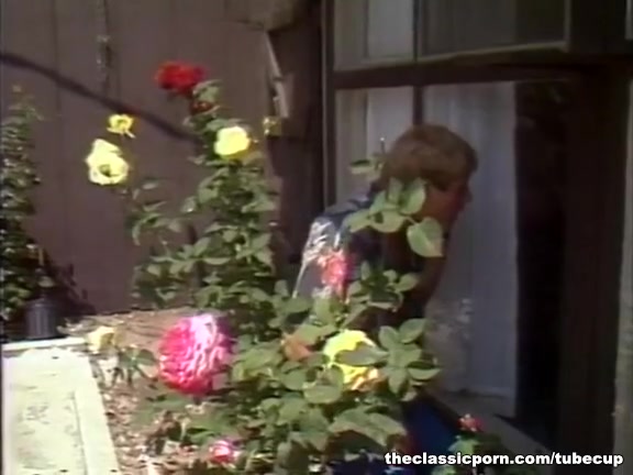 Hot threesome simultaneous orgasm