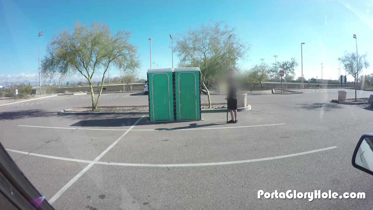 Porta Gloryhole Chubby slut in public GH