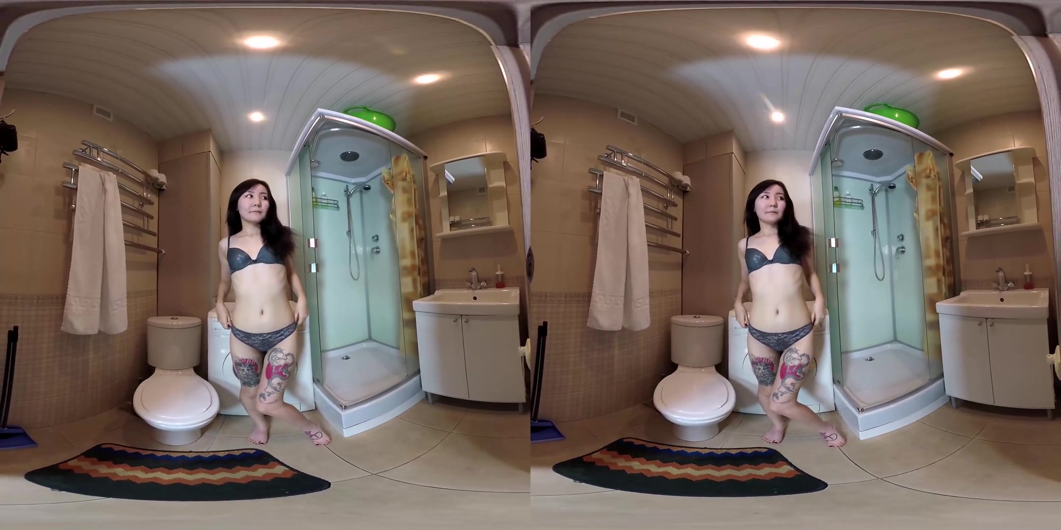 Lolli Luna in the Shower - SexLikeReal