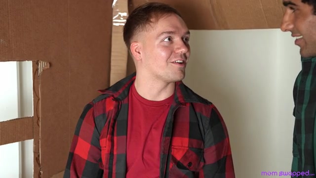 Giving Our Stepmoms A White Christmas - S3:E1 - Momlover