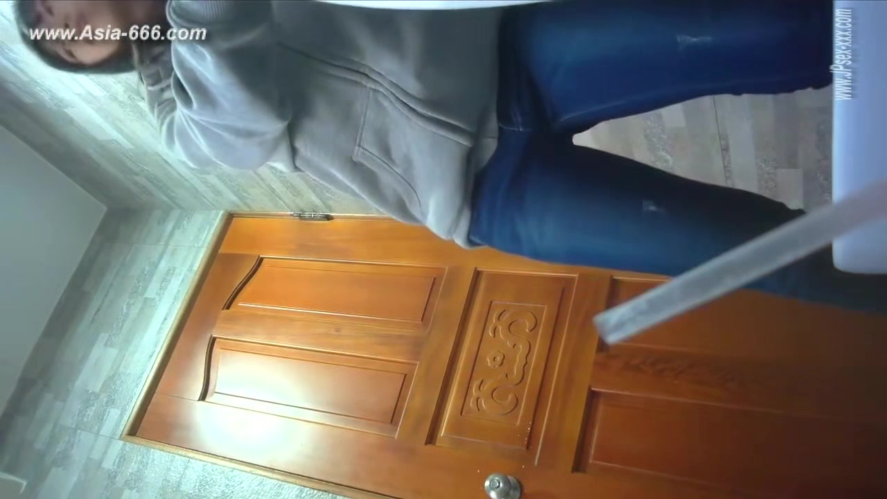 chinese girls go to toilet.312