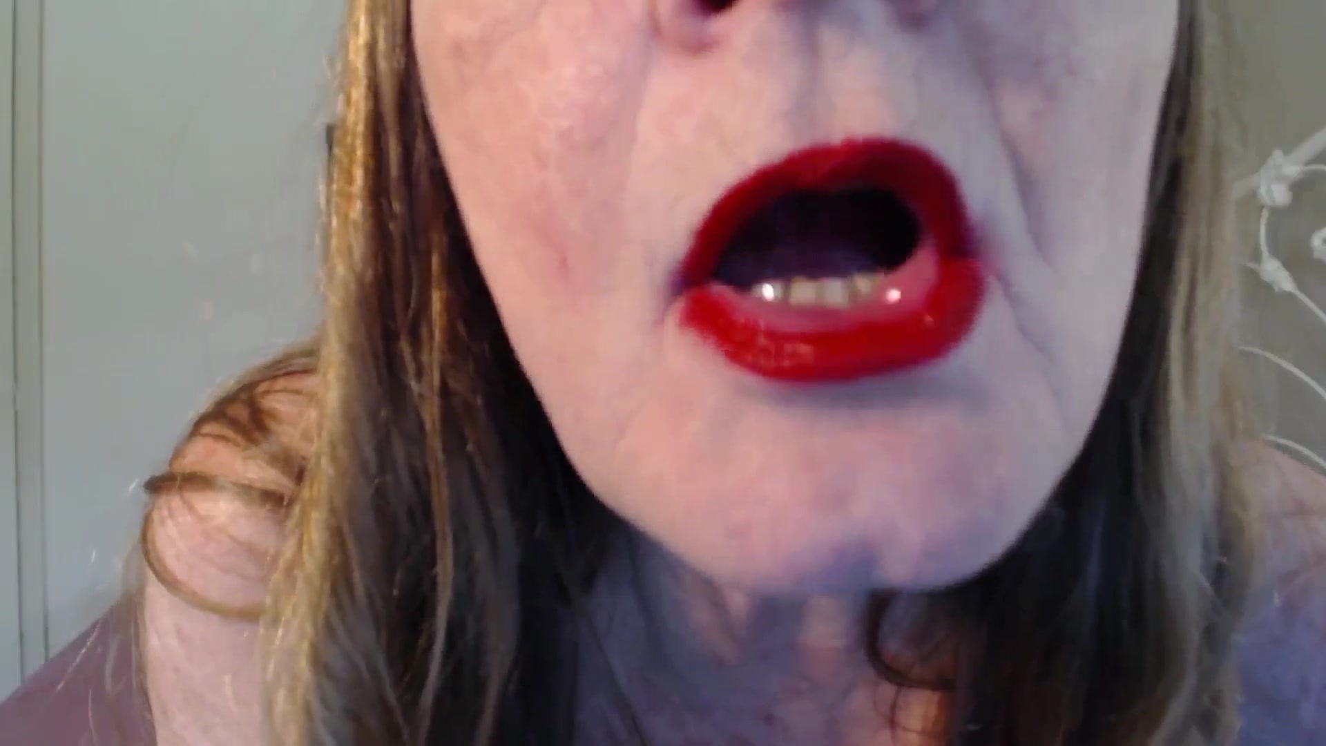 Horny Red Lips - TacAmateurs