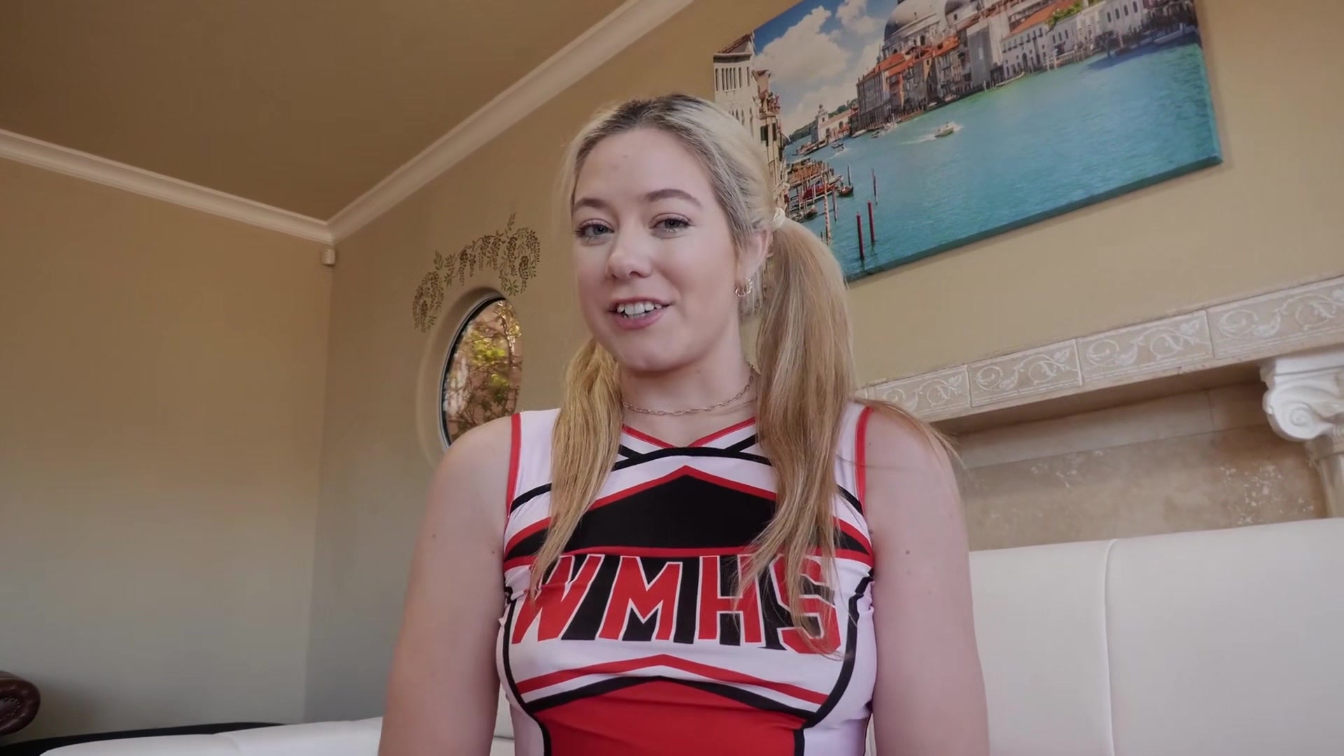 Cheerleader River Lynn Has A Big Booty