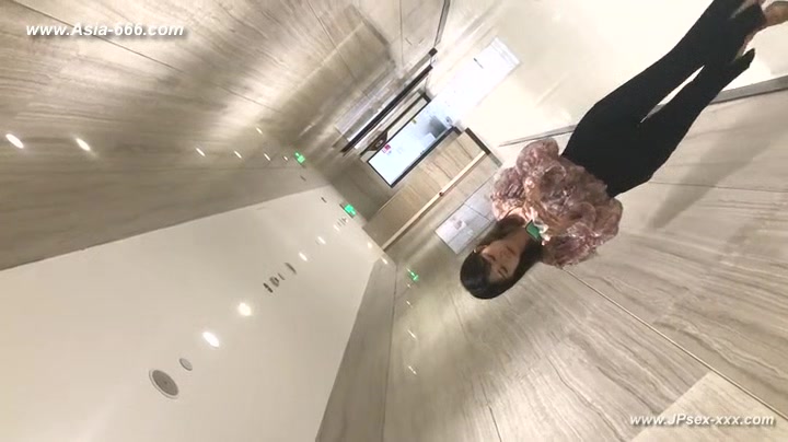 chinese girls go to toilet.147