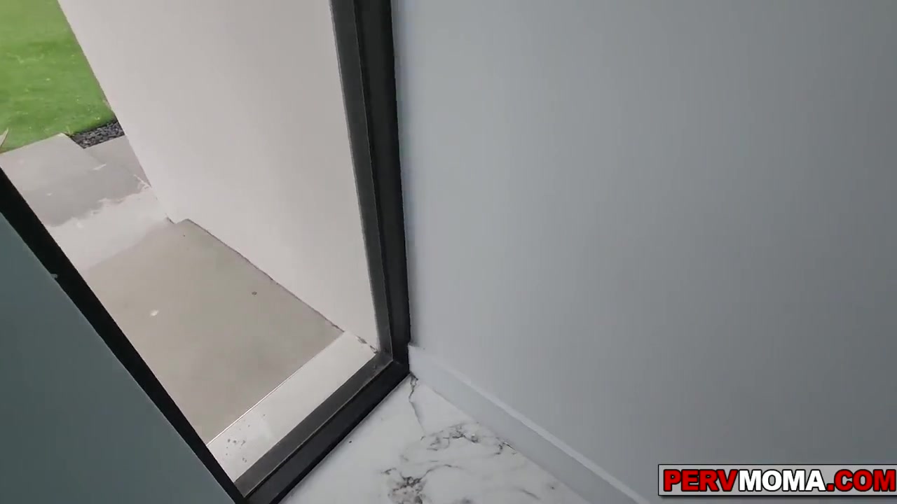 My Slutty Stepmom Meets My New Girlfriend - London Laurent, Perv-Step mom And Avianaviolet
