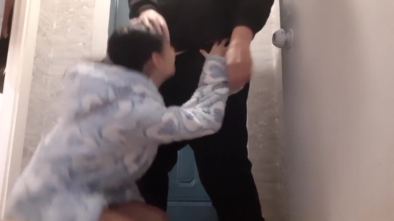 Poka Moya Mat Bla V Spalne M S Moei Devushkoi Trahalis V Prihozhei