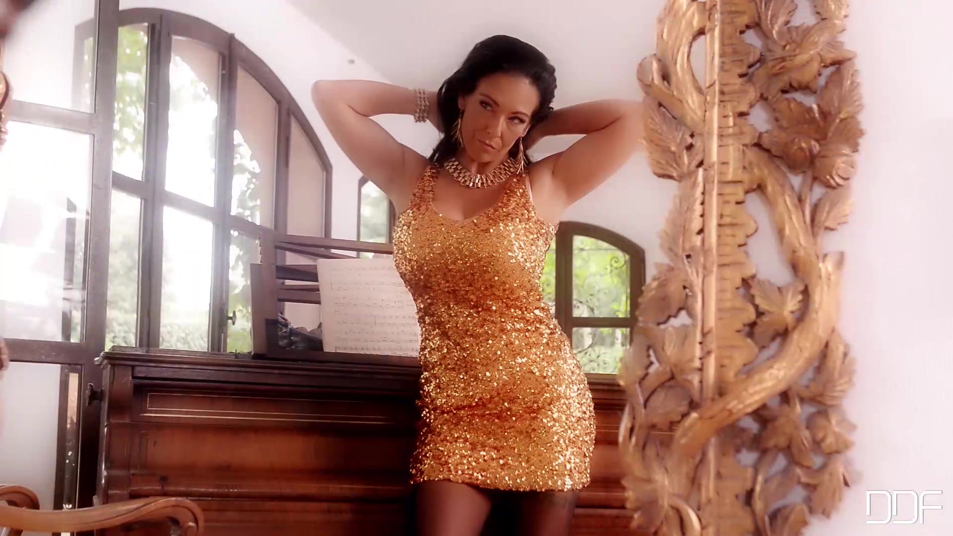 Top Heavy Temptress - PornWorld