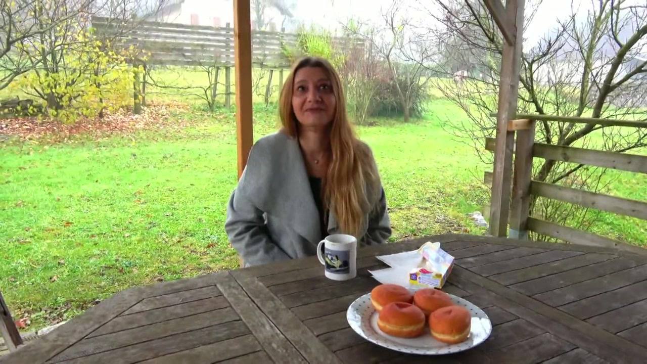 Alice discovers the sensuality proposed by Miss Cléa... - Jacquie et Michel TV