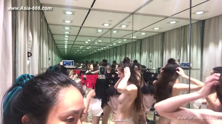peeping white girls changeroom.2