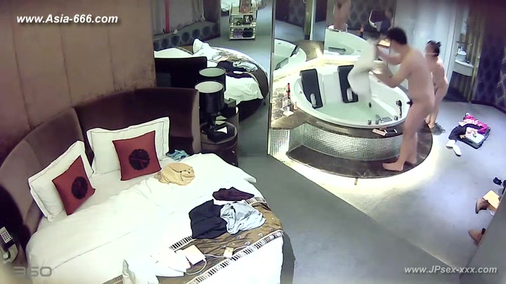 Hackers use the camera to remote monitoring of a lover's home life.***