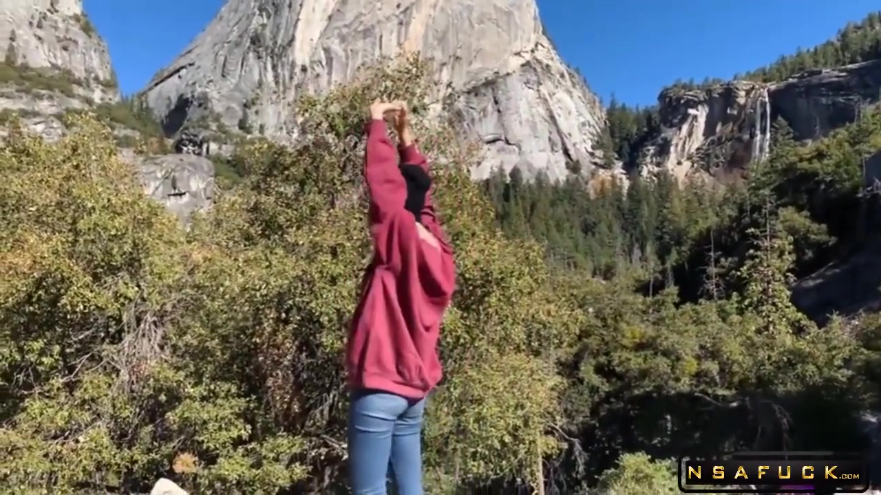Hiking In Yosemite Ends With A Public Blowjob By Cute teen 18+ - Eva Elfie
