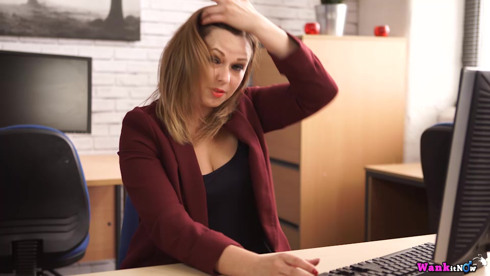 Anna Joy - Working Wank - Sexy Videos - WankitNow