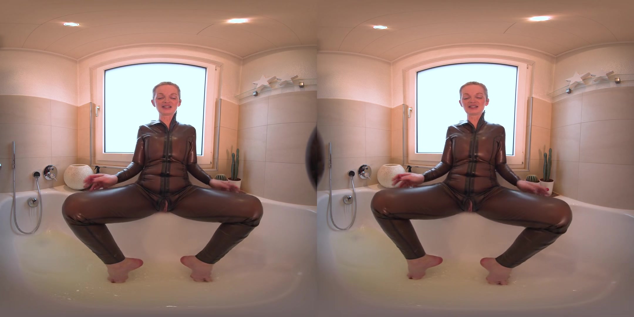 Latex Bathtube Fun