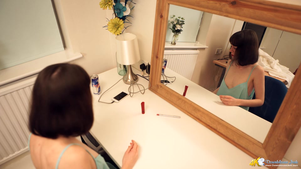 Emily in Best Fiend Wank - DownblouseJerk