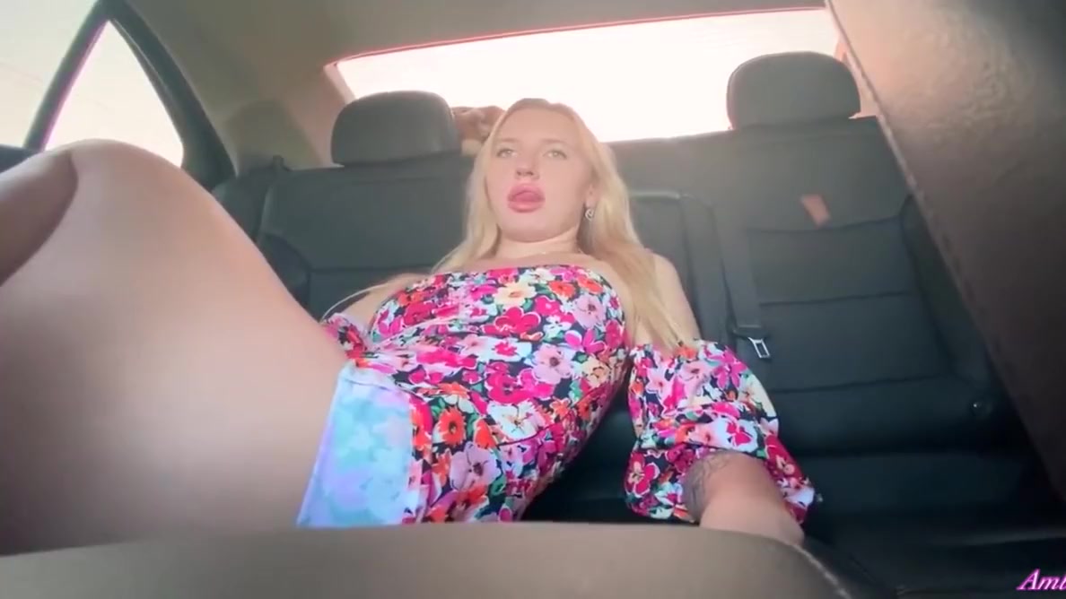 Beautiful Girl Fingering In The Car And Having An Orgasm