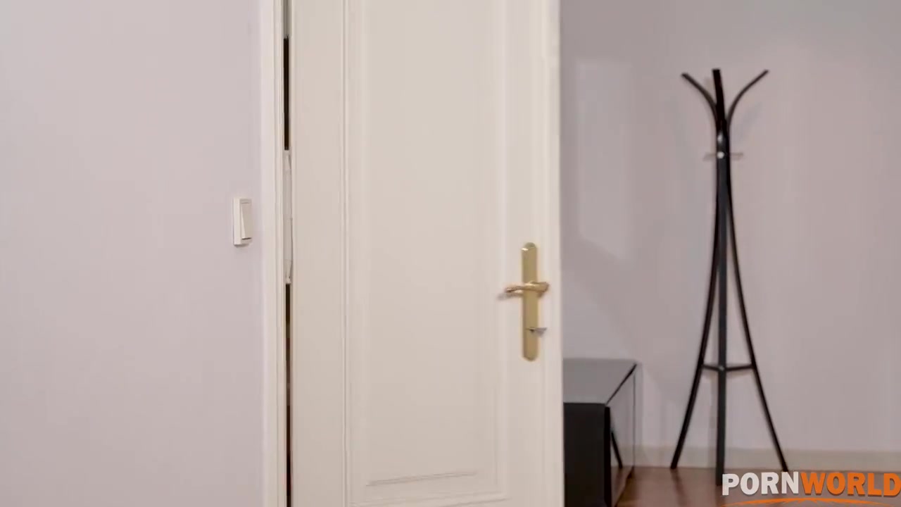 Single Slut Gets Dpd By Her Friends - Eveline Dellai