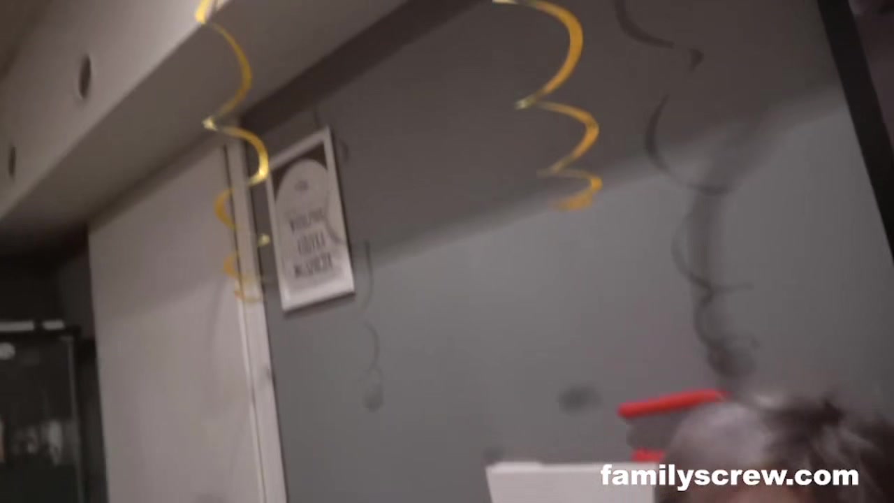 Cumming together as a Family - Familyscrew
