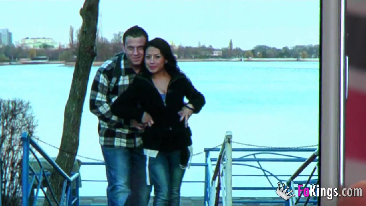Selling my girlfriend: The cucholder doesn't like