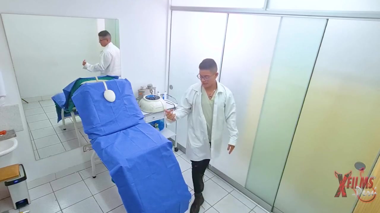 Rubia Venezo Na Va A Su Revision Con Su Ginecologo Y Termina Follando Como Parte De La Consulta