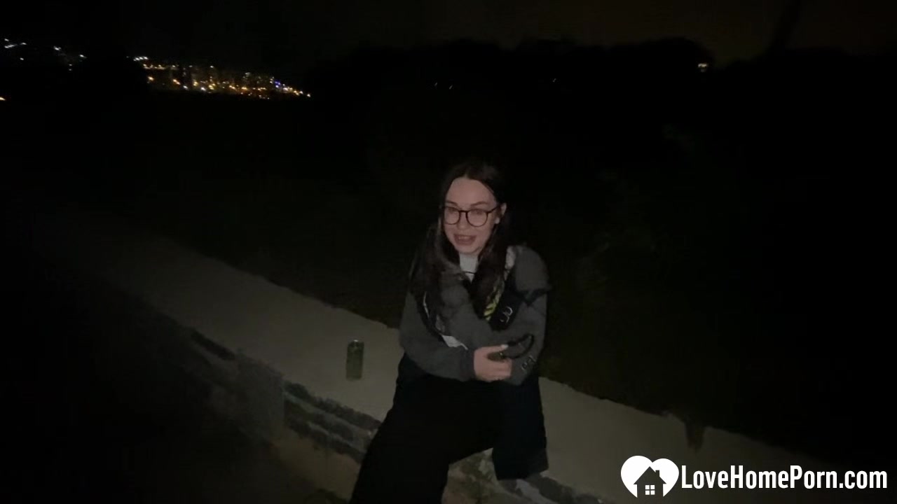 Nerdy babe gets plowed in the park