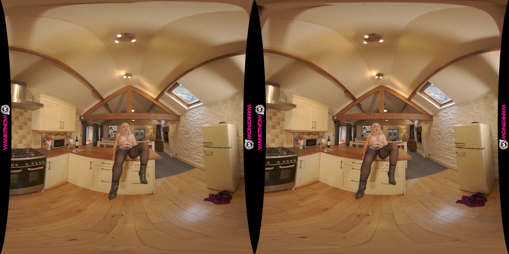 You Like To Watch, Step Bro? featuring Cherry English - WankitNowVR