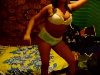 Busty babe shaking her ass off in front of the camera