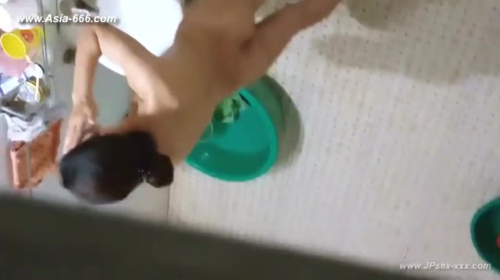 peeping chinese girls bathing.18