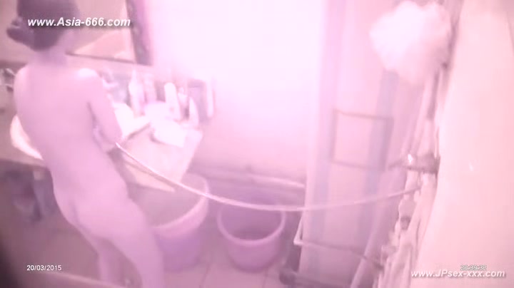peeping chinese girls bathing.9
