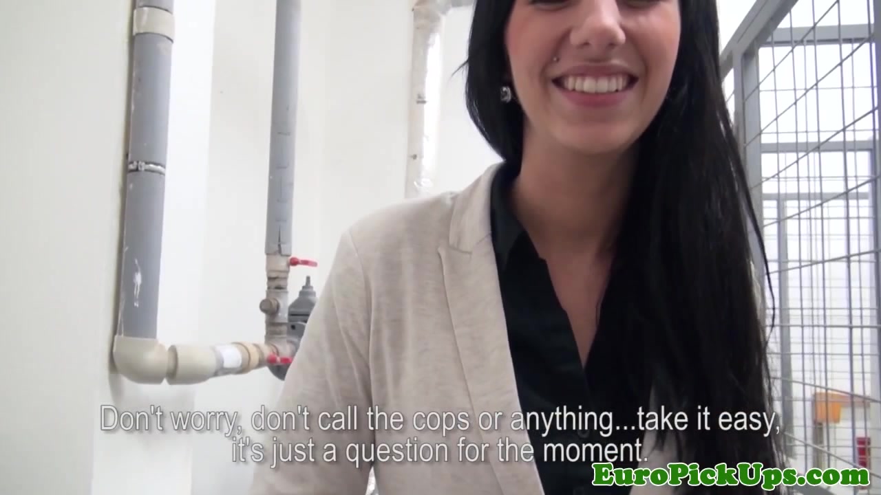 Pickedup euro realtor babe giving blowjob