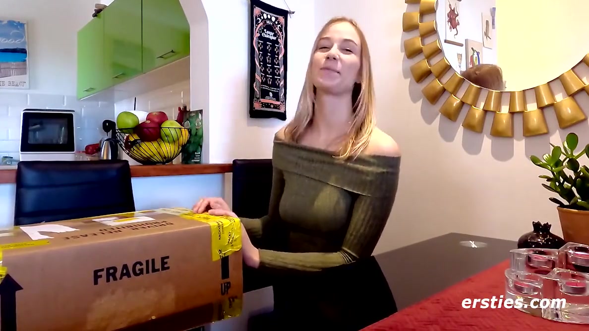 Sirena Rides Her New Sybian To Climax