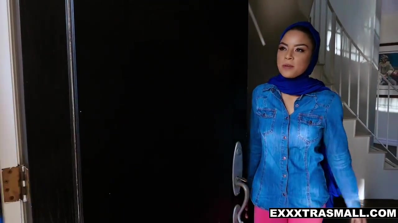 Muslim Step daughter Likes To Get Spitroasted
