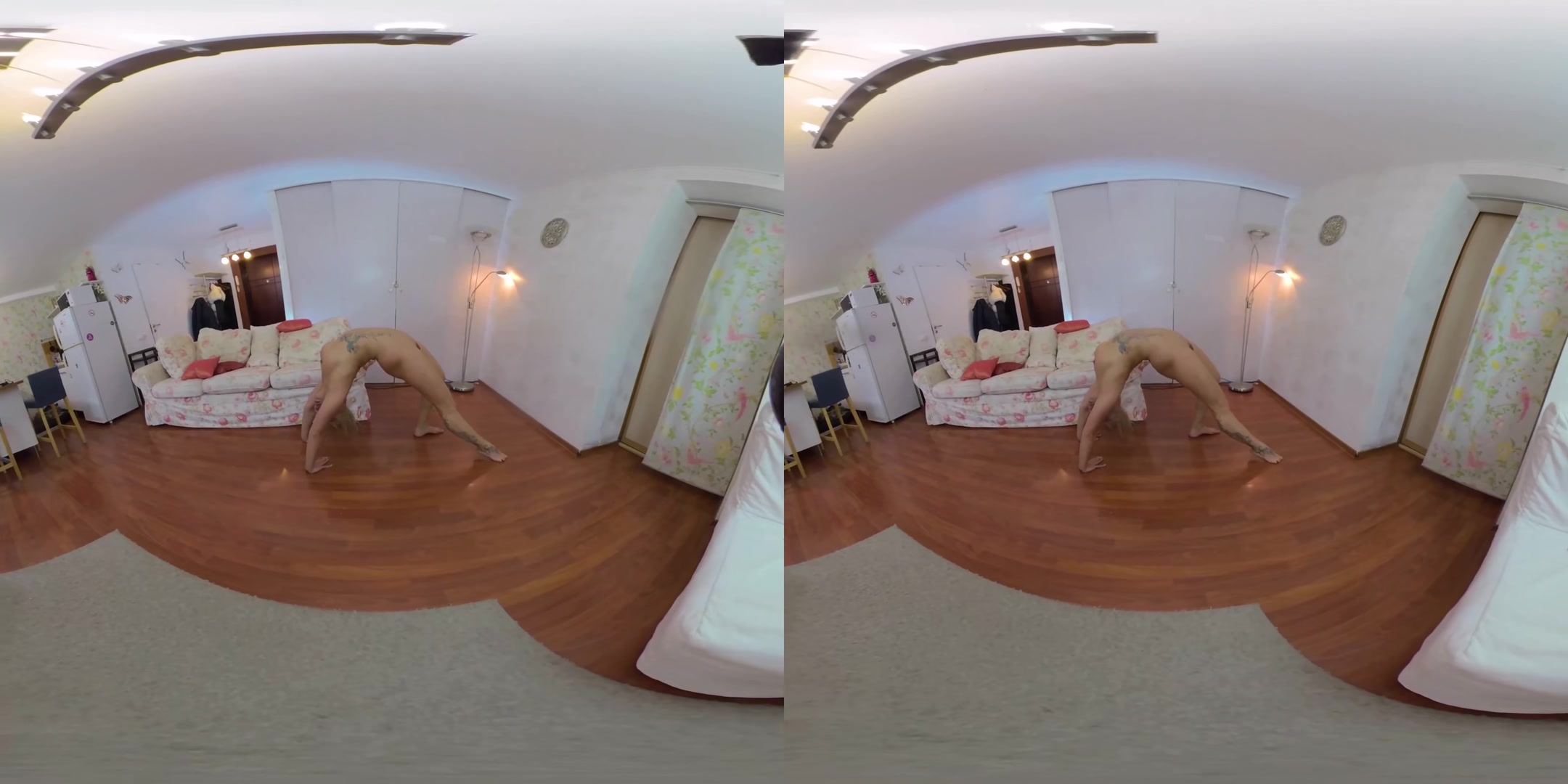 Hot Muscule Flexy Blonde Milf Lulu Electra Does Gymnastics - VRmodels